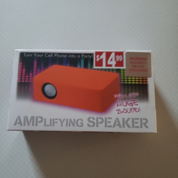 New Portable Amplifying Speaker - Picture 1 of 3